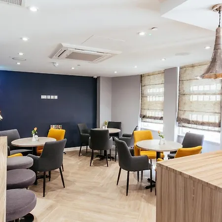 Oliver Plaza Hotell 4*