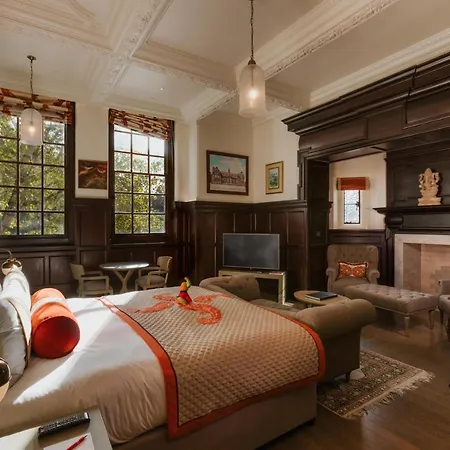 Hotel The Lalit London