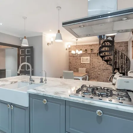 Villa The House - Entire London