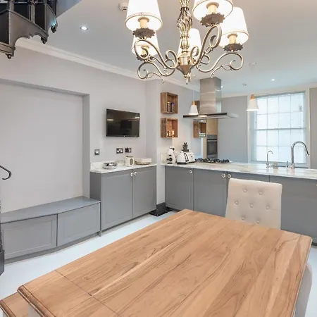 The House - Entire * London