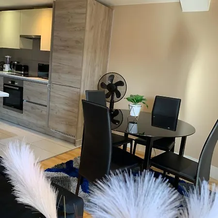 Entire 2 Bedroom Apartment *