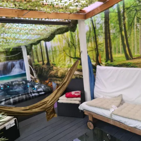 Homestay Sheri's Away