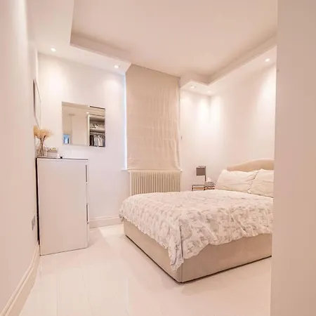 Gorgeous Light Contemporary In Notting Hill Apartment