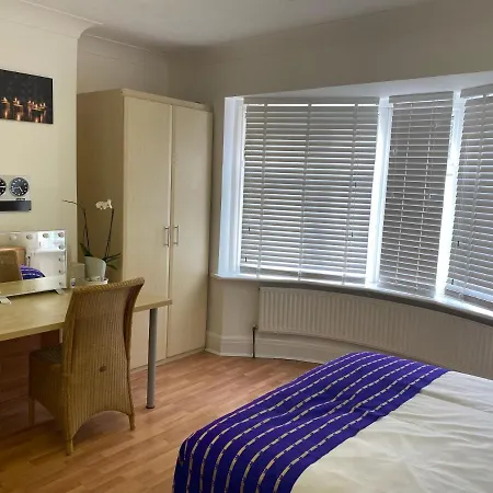 Homestay Sunrup Heathrow Feltham