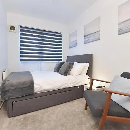 Stylish By Luxestays Shepherds Bush Londen