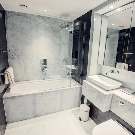 Lovely 4/bdr Penthouse W/ Lovely Views Londra