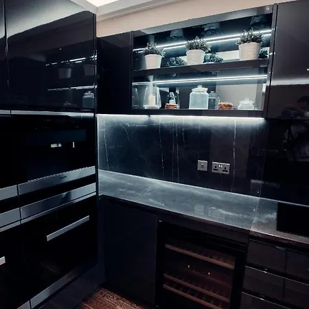 Lovely 4/bdr Penthouse W/ Lovely Views * Londra