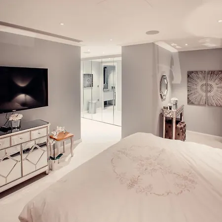 Lovely 4/bdr Penthouse W/ Lovely Views Appartamento