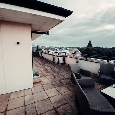 Lovely 4/bdr Penthouse W/ Lovely Views *