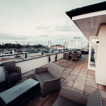 Lovely 4/bdr Penthouse W/ Lovely Views Appartamento Londra