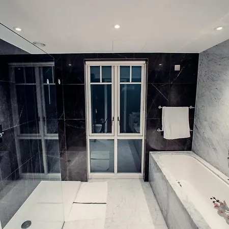 Lovely 4/bdr Penthouse W/ Lovely Views Appartamento