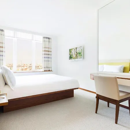 Metropolitan Hotel 5*