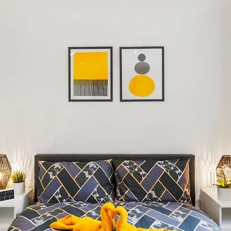 Modern 2 Bedroom In The Heart Of