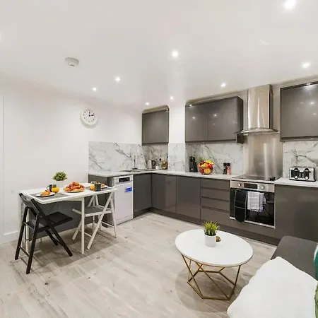 Modern 2 Bedroom In The Heart Of London