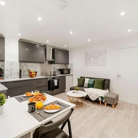 Modern 2 Bedroom In The Heart Of