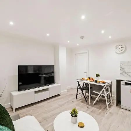 Apartment Modern 2 Bedroom In The Heart Of