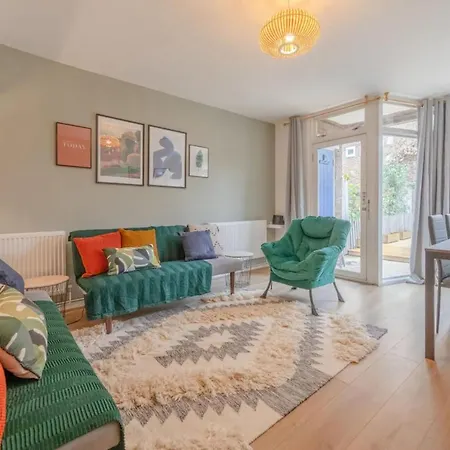 3 Bedroom House With Garden *
