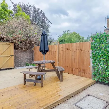 3 Bedroom House With Garden Holiday home