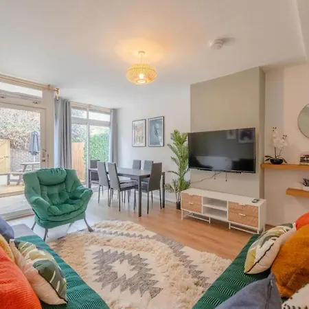 3 Bedroom House With Garden Holiday home