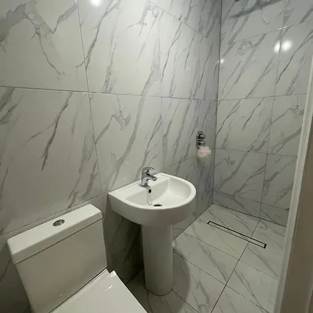 Brand New Modern Flat * Southall