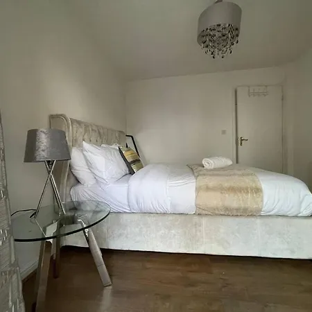 Lovely 2-bed Flat Along The River Thames