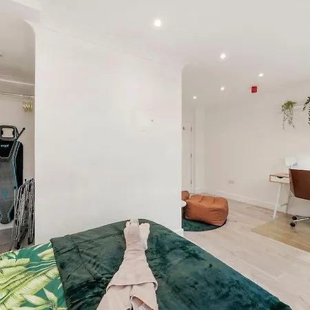 Apartment Modern 2 Bedroom In The Heart Of