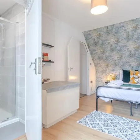 3 Bedroom House With Garden *
