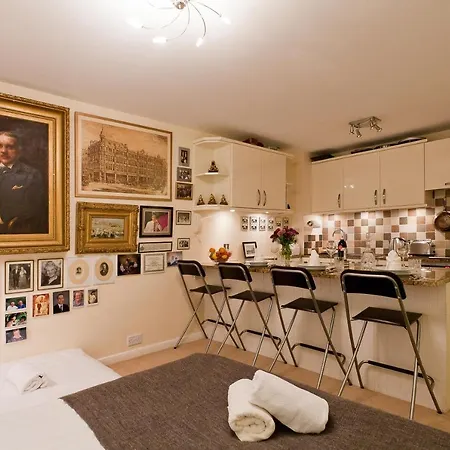 Covent Garden 1-bedroom, 6 Beds, Quiet, Office-ready, Ncs * London