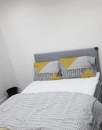 Entire Large 4 Bedroom Flat * Thornton Heath