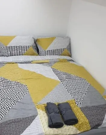 Apartment Entire Large 4 Bedroom Flat Thornton Heath