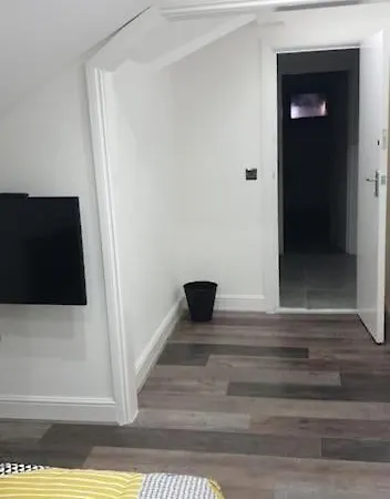 Entire Large 4 Bedroom Flat Apartment Thornton Heath