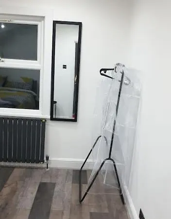 Entire Large 4 Bedroom Flat Thornton Heath