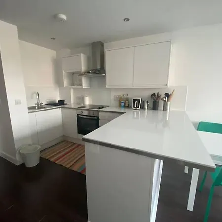 1+1 Modern Flat Next To Train Station *