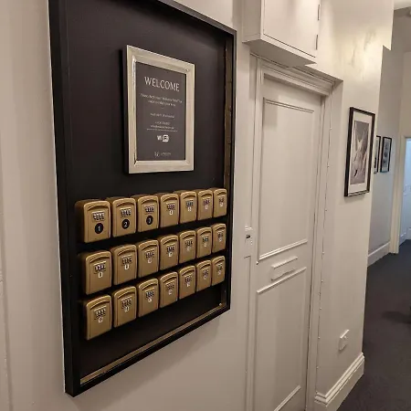 Kensington Gardens Aparthotel 3*