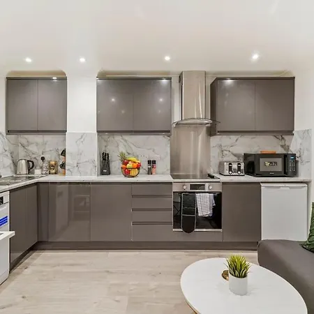 Modern 2 Bedroom In The Heart Of Apartment London