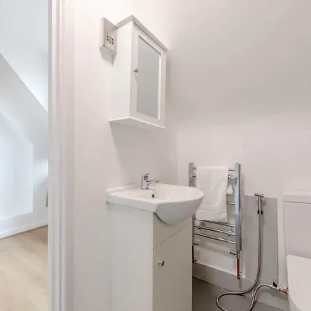 Holiday home 3 Bedroom House With Garden *