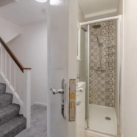 3 Bedroom House With Garden Holiday home *
