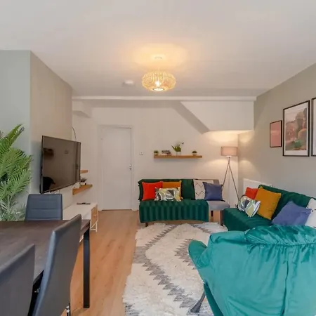 3 Bedroom House With Garden Holiday home