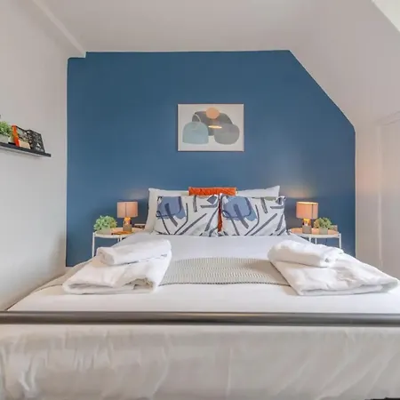 Holiday home 3 Bedroom House With Garden
