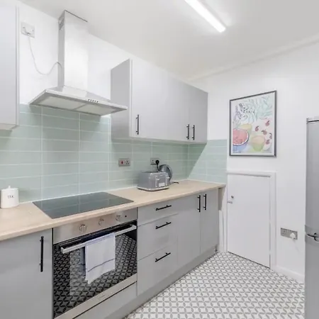 3 Bedroom House With Garden *