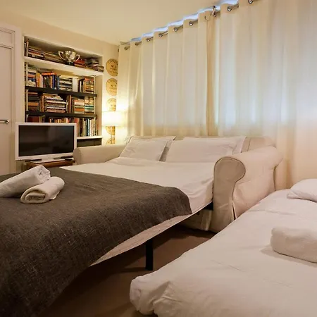 Covent Garden 1-bedroom, 6 Beds, Quiet, Office-ready, Ncs London