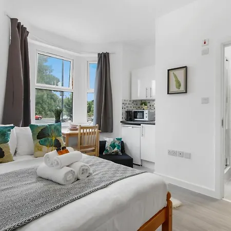 Heathrow Airport With En-suite * Southall