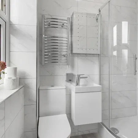 Heathrow Airport With En-suite * Southall