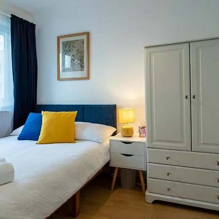 Holiday home Bridge 3 Bedroom House With Reception Room, Office And Private Garden *