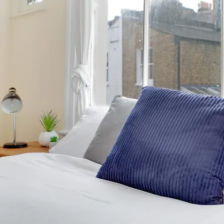 Mirabel Two Bedrooms, One Bath, Fulham Sw6 By Mdps * Londen