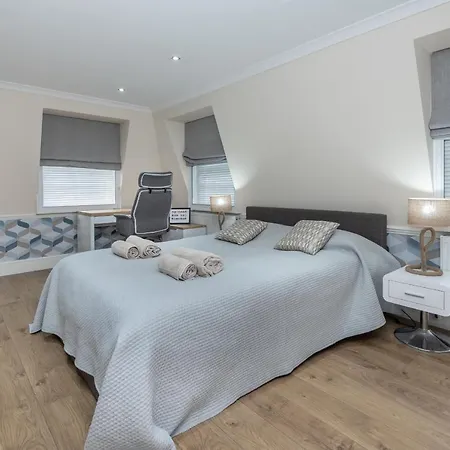 The House - Entire London