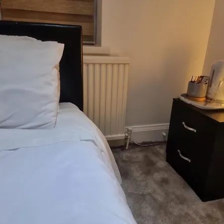 Sheri's Away Homestay London