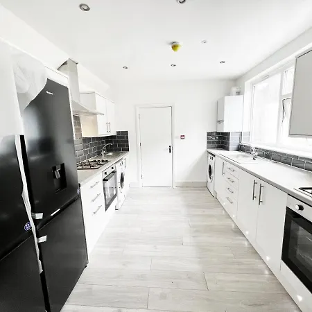 Guest house Minet Gardens - Centrally Located - Rm 1 London