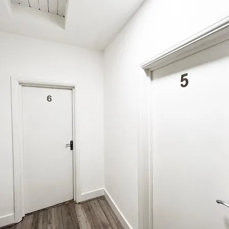 Minet Gardens - Centrally Located - Rm 1 Guest house