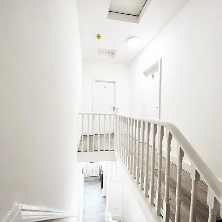 Minet Gardens - Centrally Located - Rm 1